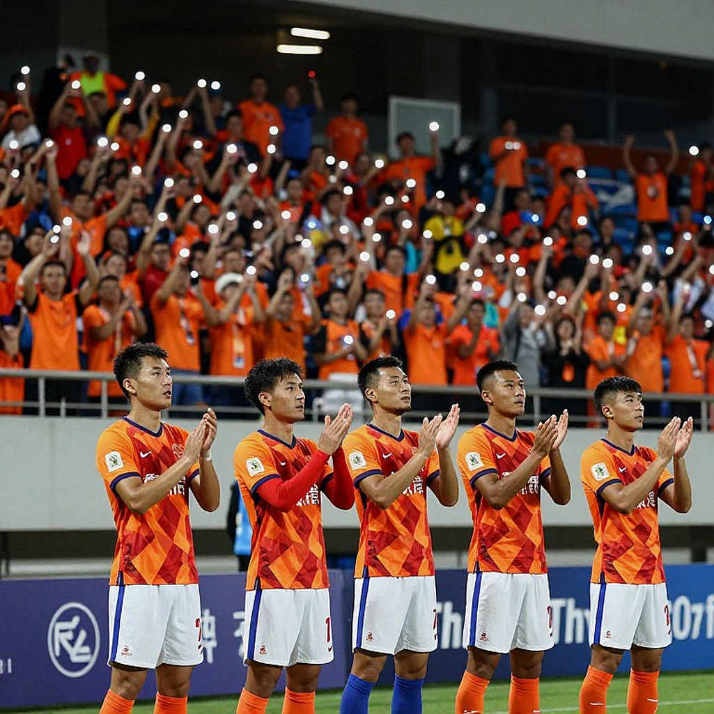 Ba trung vệ ở V.League: Khi HLV chọn tấm khiên thay vì thanh gươm