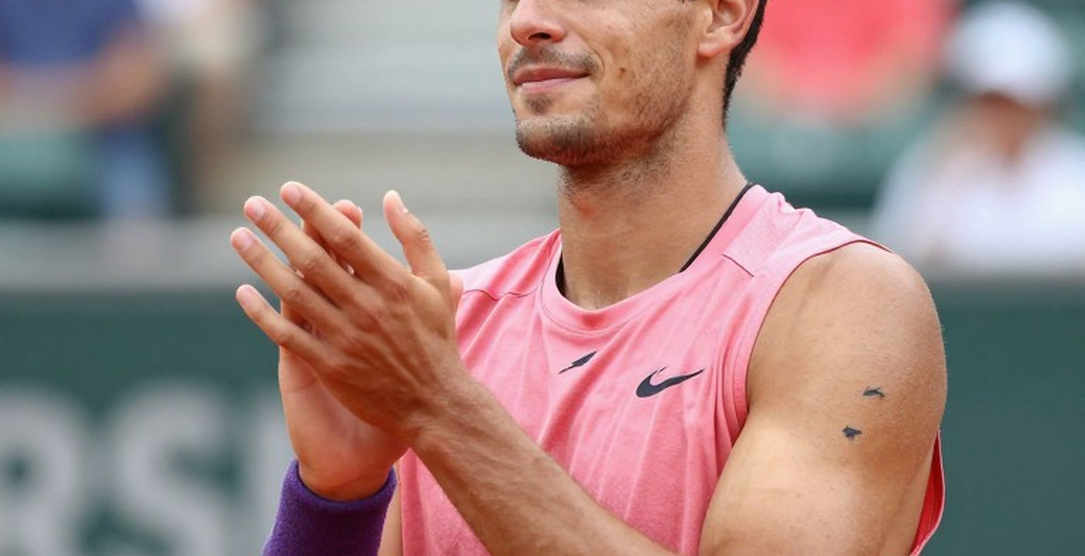 Bucsa vượt qua Sakatsume sau 3 giờ và ba loạt tiebreak: Khi sân đấu trở thành vũ điệu của sự mong manh