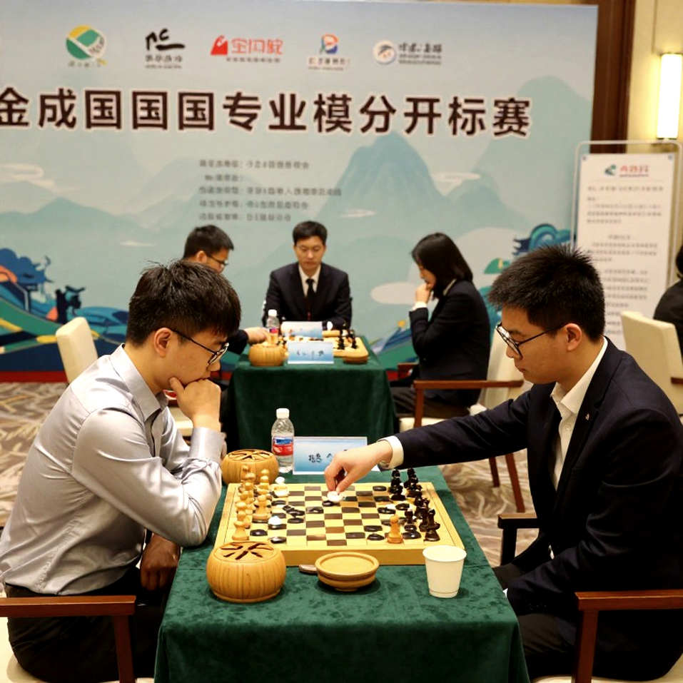 Carlsen và Sindarov: Lời khen hiếm hoi, một nước cờ 3.f6 từ cú click chuột lỡ tay của HLV