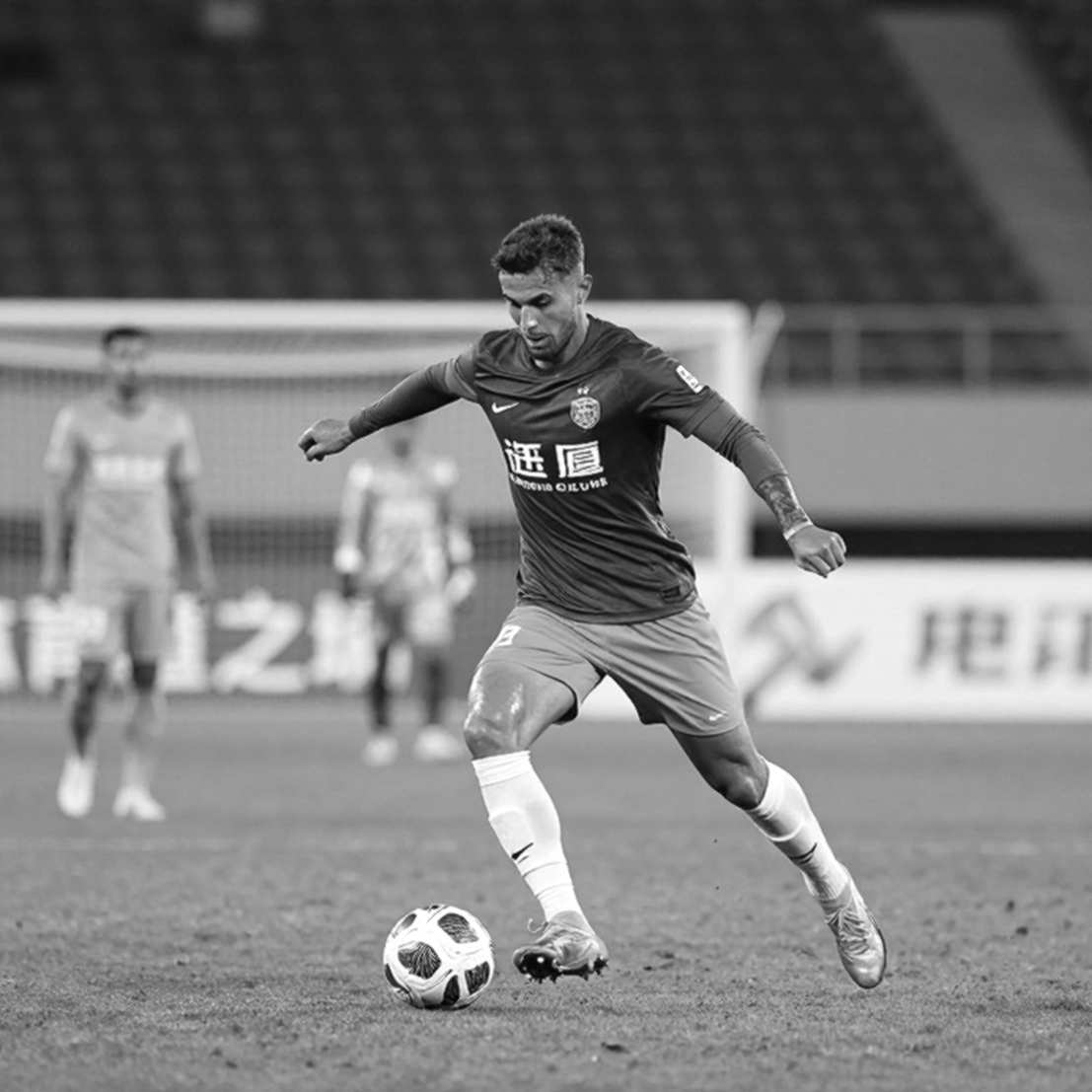 Một mét rưỡi giữa bảng dữ liệu và phòng thay đồ