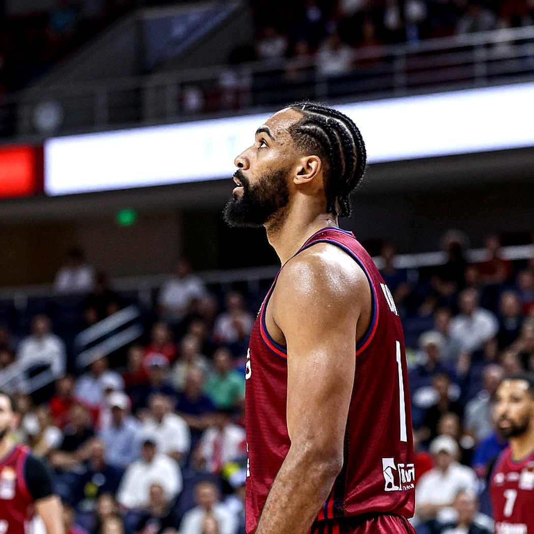 Pablo Laso: 'Chỉ Mike James mới có thể ngăn cản... Mike James' Pablo Laso: 'Chỉ Mike James mới có thể ngăn cản... Mike James'